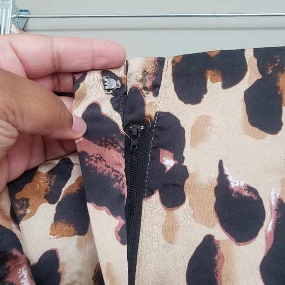 Silky Leopard Print High-Waisted Shorts - Picture 7 of 9
